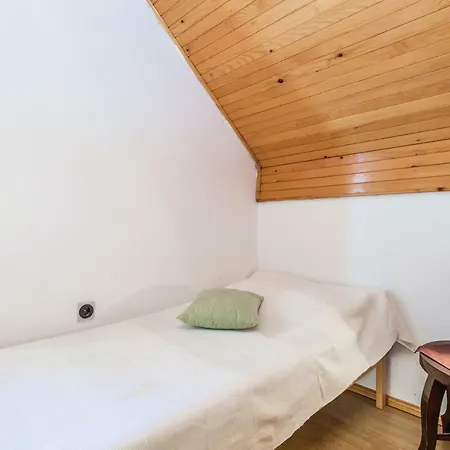 Three-bedroom Holiday In Holiday home Brod na Kupi
