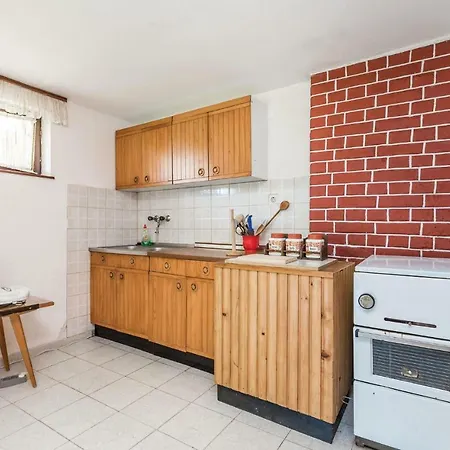 Holiday home Three-bedroom Holiday In Brod na Kupi