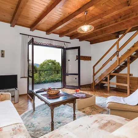 Holiday home Three-bedroom Holiday In